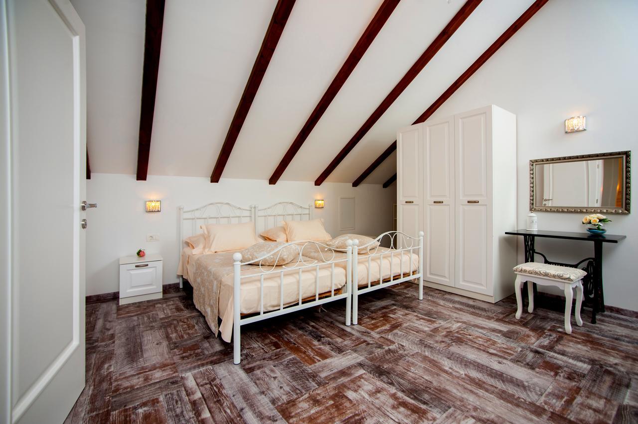 Luxury Villa Kate - In Lucice Bay With Turquoise Sea, Amazing Seaviews, And Heated Pool มิลนา ภายนอก รูปภาพ