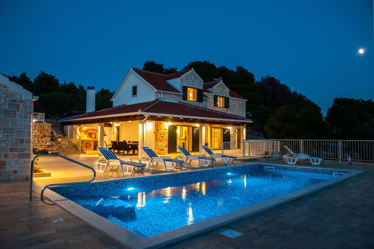 Luxury Villa Kate - In Lucice Bay With Turquoise Sea, Amazing Seaviews, And Heated Pool มิลนา ภายนอก รูปภาพ