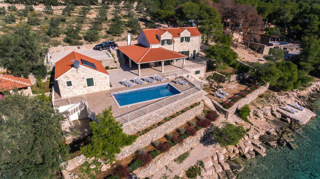 Luxury Villa Kate - In Lucice Bay With Turquoise Sea, Amazing Seaviews, And Heated Pool มิลนา ภายนอก รูปภาพ
