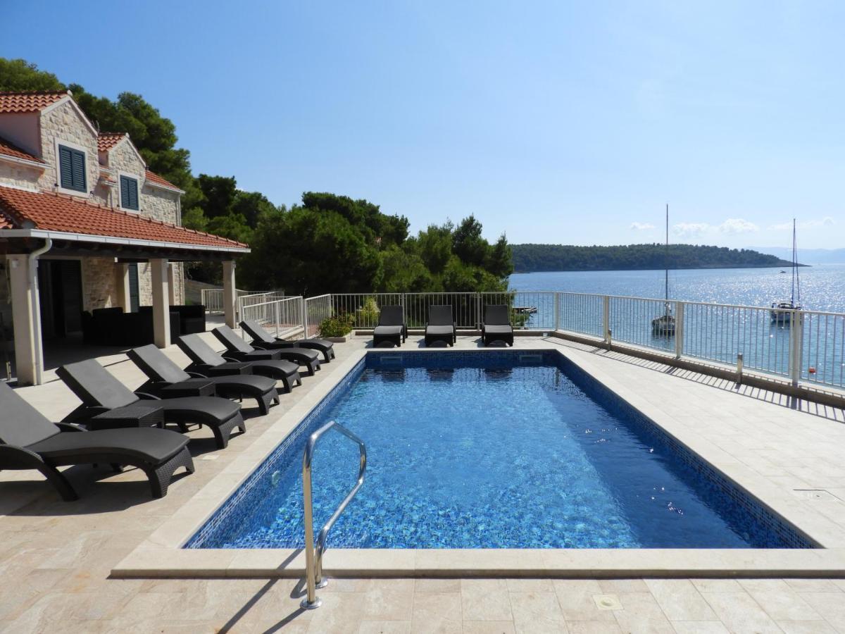 Luxury Villa Kate On Sea With Heated Pool มิลนา ภายนอก รูปภาพ